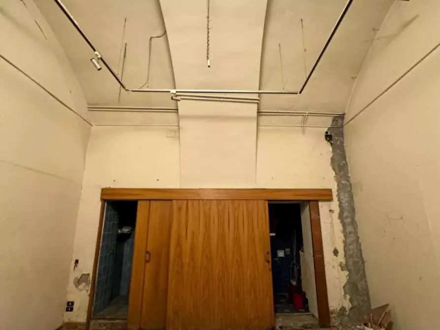 Immagine 25 di Negozio in affitto  in BORGO OGNISSANTI a Firenze