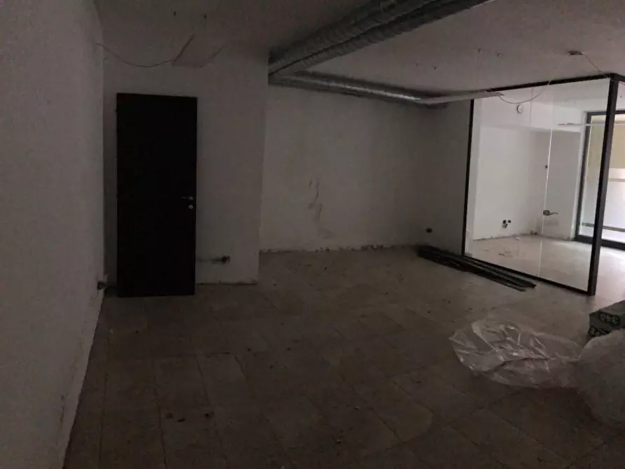 Immagine 4 di Negozio in vendita  in Via Girolamo Bagatta a Desenzano Del Garda