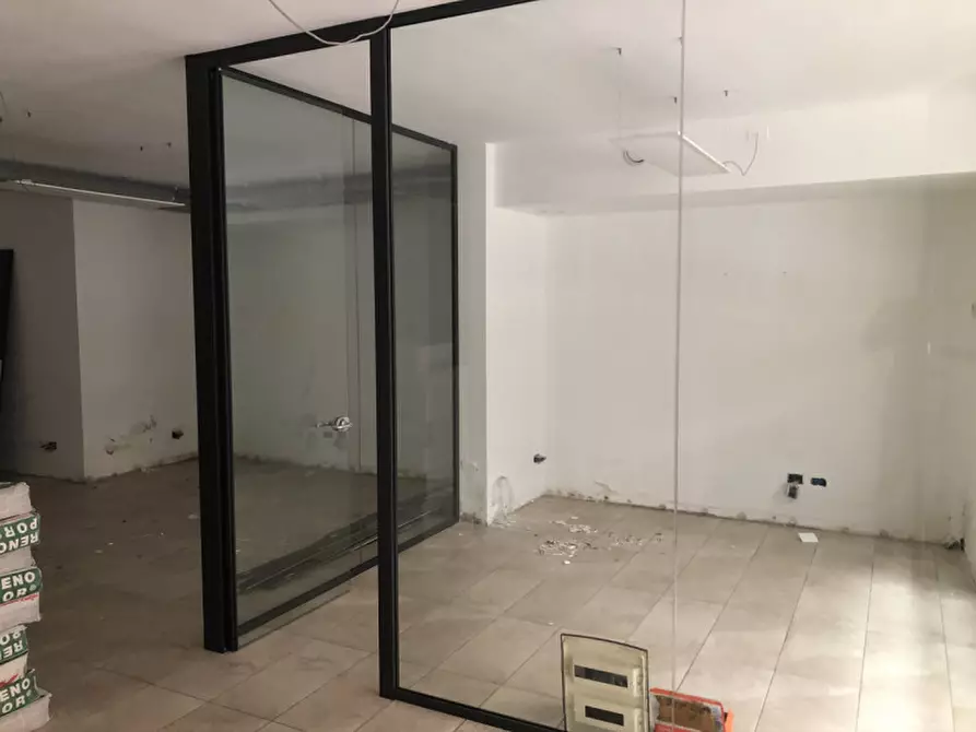 Immagine 6 di Negozio in vendita  in Via Girolamo Bagatta a Desenzano Del Garda