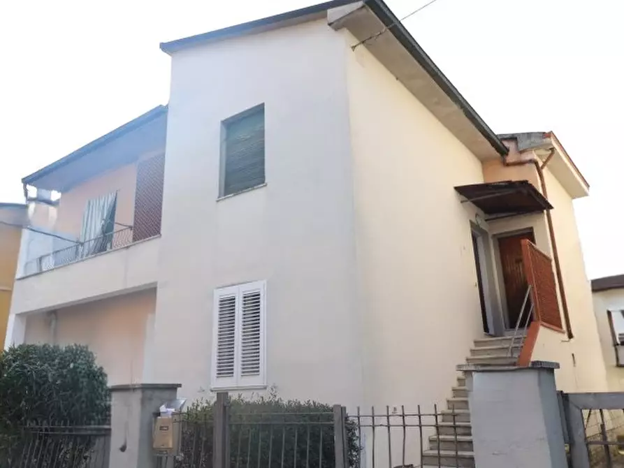 Immagine 1 di Casa bifamiliare in vendita  in Via Isonzo a Montevarchi
