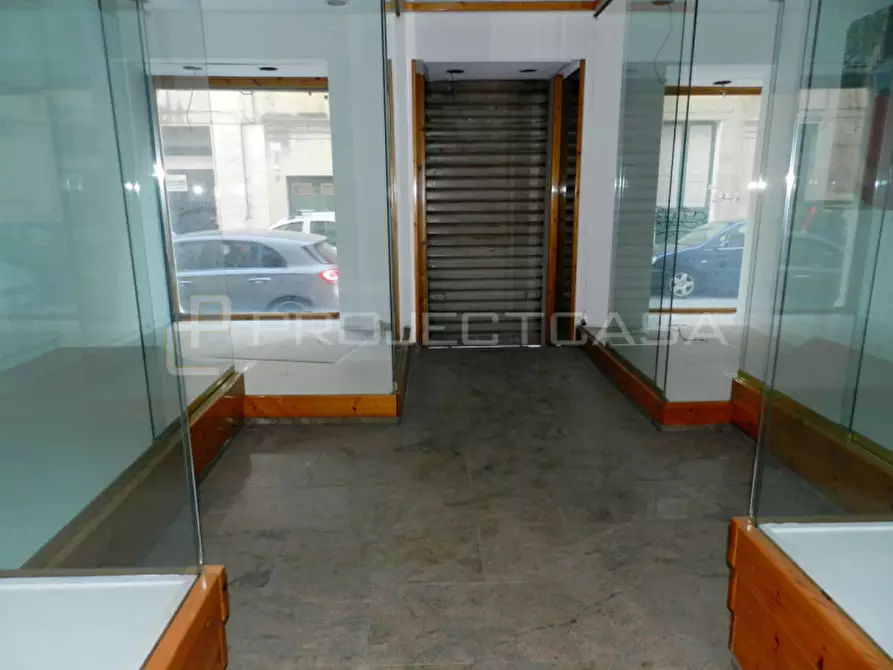 Immagine 5 di Negozio in vendita  in via Umberto I 40 a Maglie
