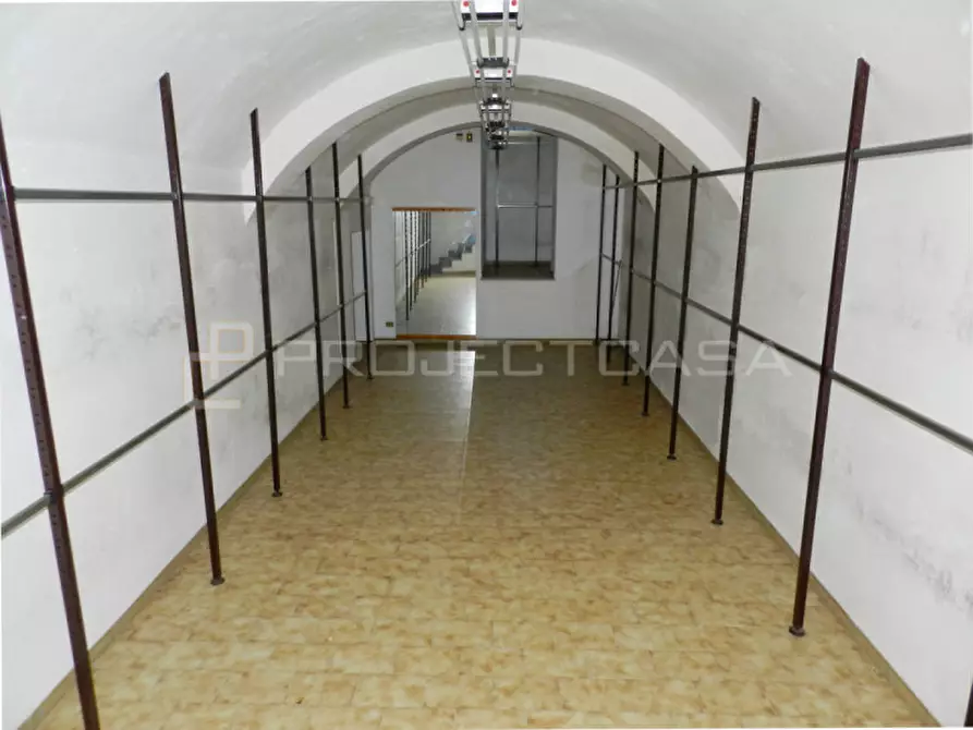 Immagine 9 di Negozio in vendita  in via Umberto I 40 a Maglie