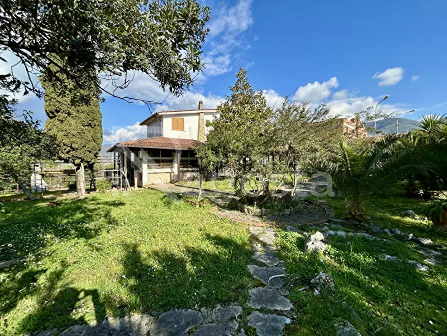 Immagine 21 di Villa in vendita  in Via Serroni a Giffoni Sei Casali