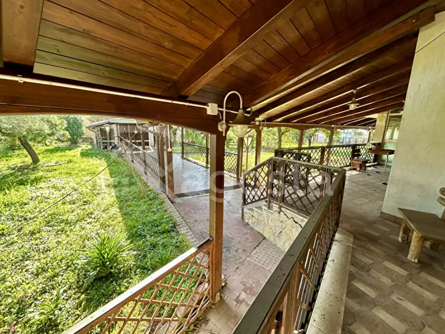 Immagine 23 di Villa in vendita  in Via Serroni a Giffoni Sei Casali