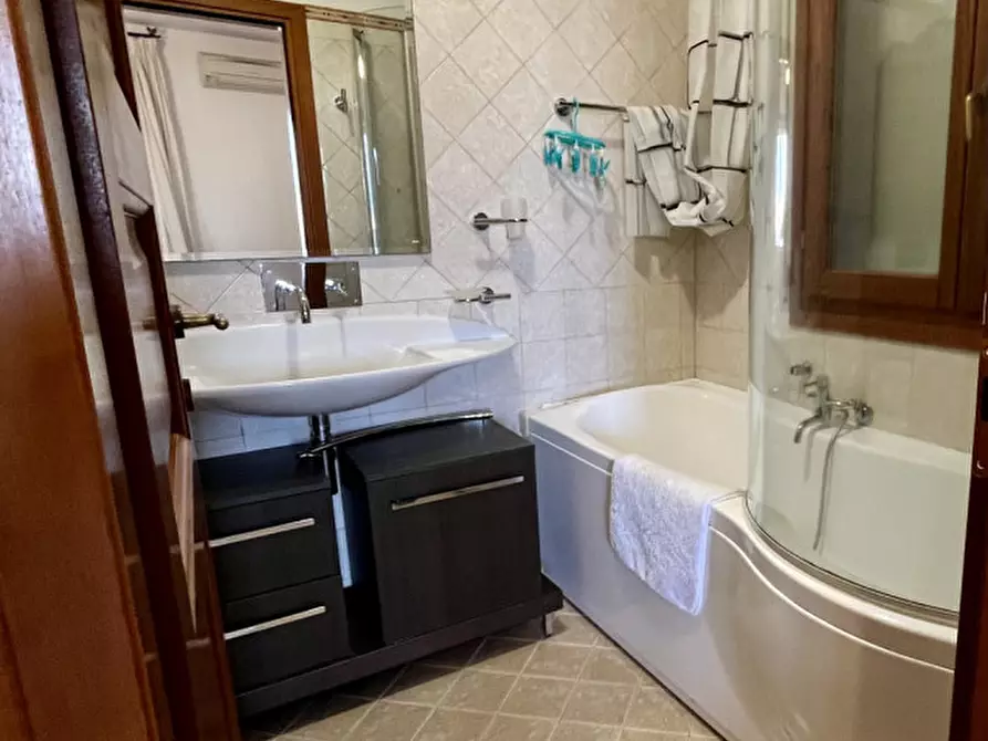 Immagine 33 di Attico in vendita  in Via Monferrato a Olbia