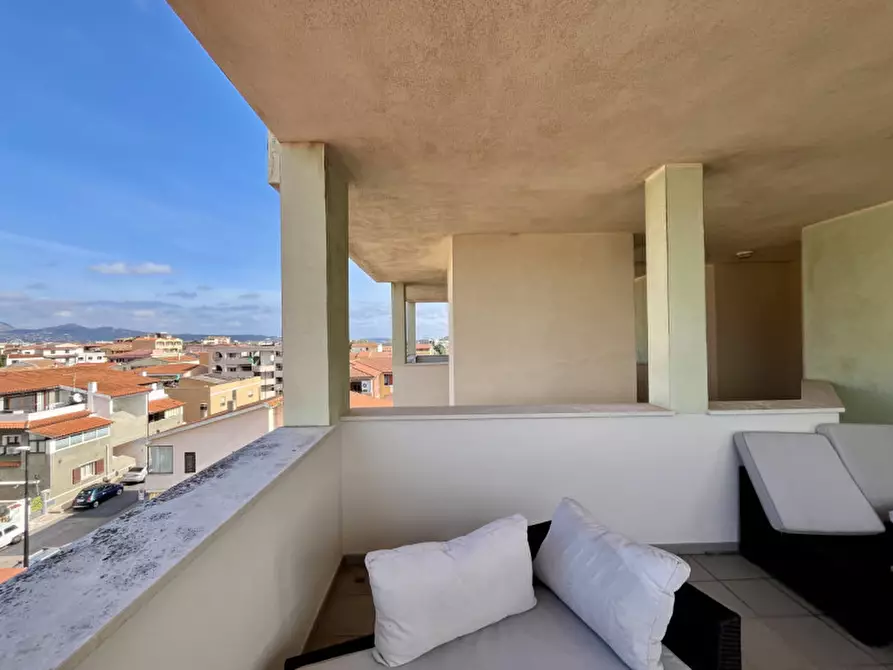 Immagine 39 di Attico in vendita  in Via Monferrato a Olbia