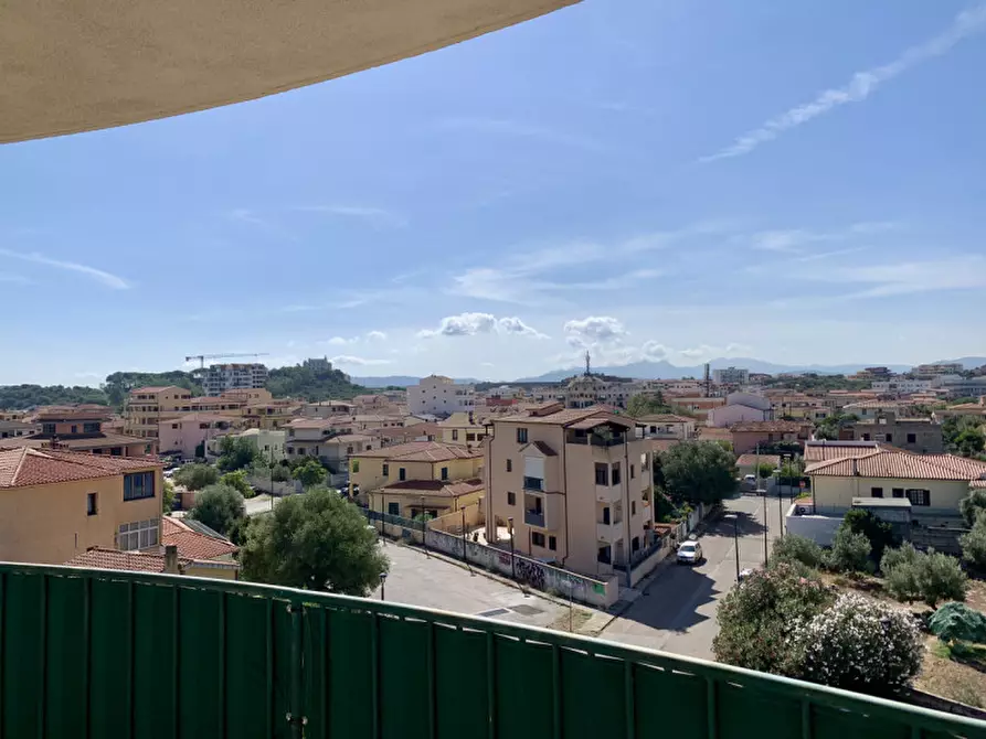 Immagine 41 di Attico in vendita  in Via Monferrato a Olbia