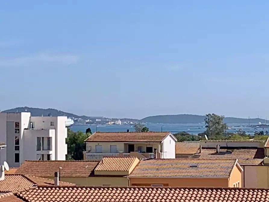 Immagine 49 di Attico in vendita  in Via Monferrato a Olbia