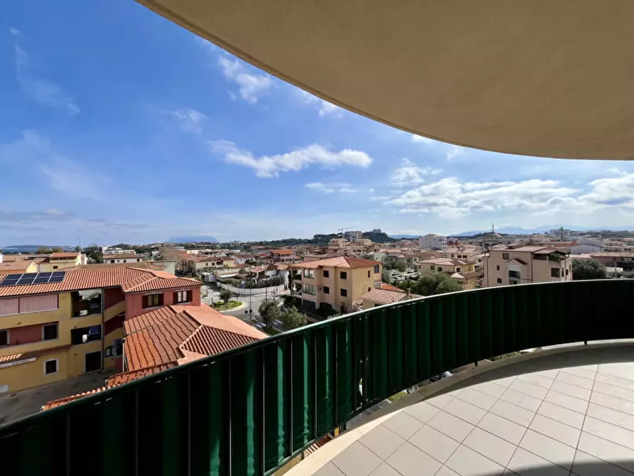 Immagine 50 di Attico in vendita  in Via Monferrato a Olbia