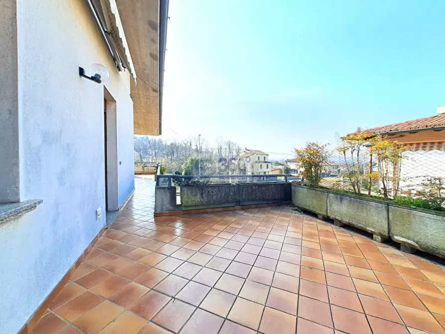 Immagine 15 di Villa in vendita  in Via Silvio Pellico a Passirano