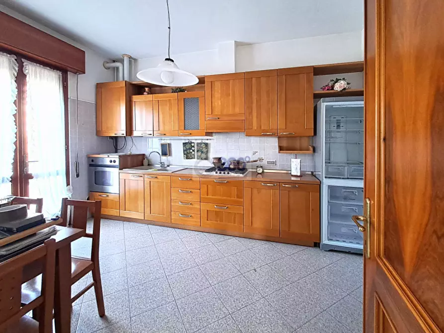 Immagine 19 di Villa in vendita  in Via Silvio Pellico a Passirano