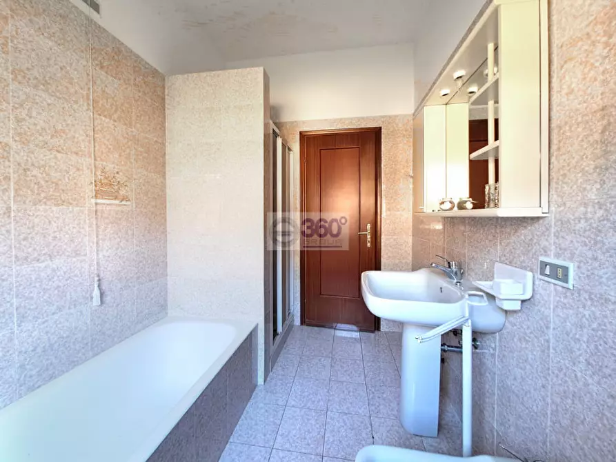 Immagine 27 di Villa in vendita  in Via Silvio Pellico a Passirano