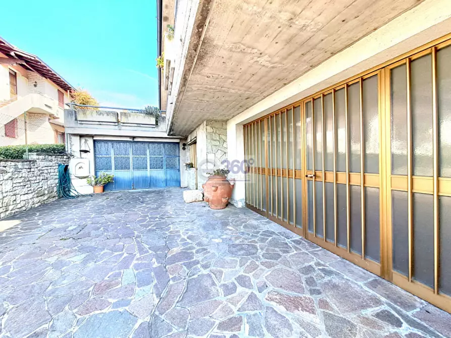 Immagine 28 di Villa in vendita  in Via Silvio Pellico a Passirano