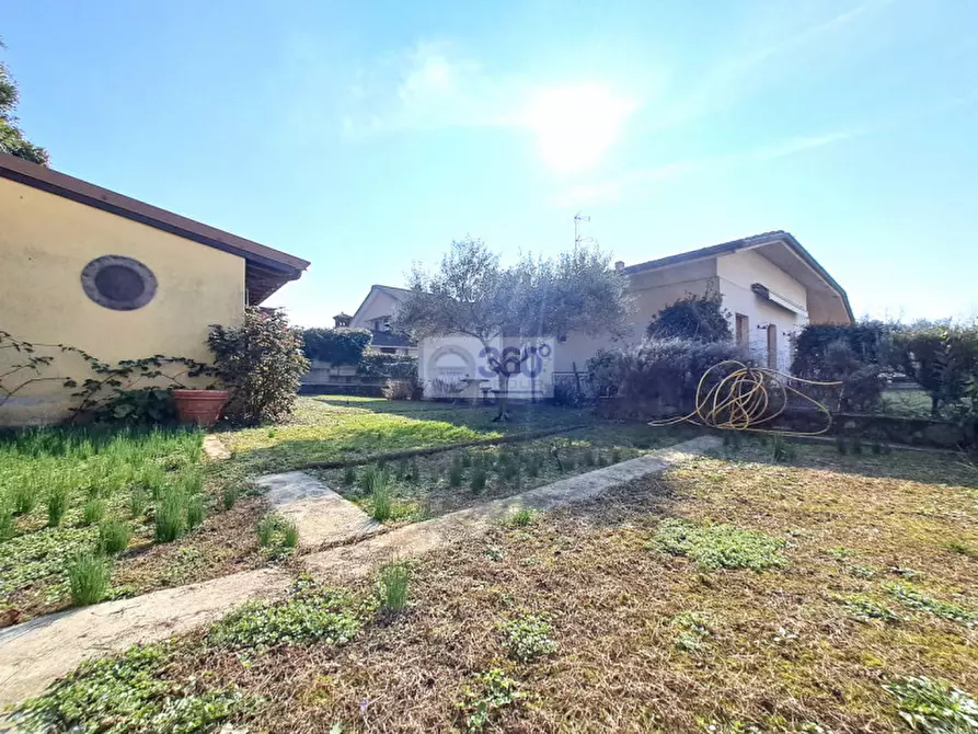 Immagine 29 di Villa in vendita  in Via Silvio Pellico a Passirano