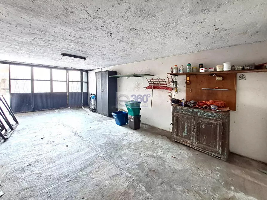 Immagine 32 di Villa in vendita  in Via Silvio Pellico a Passirano