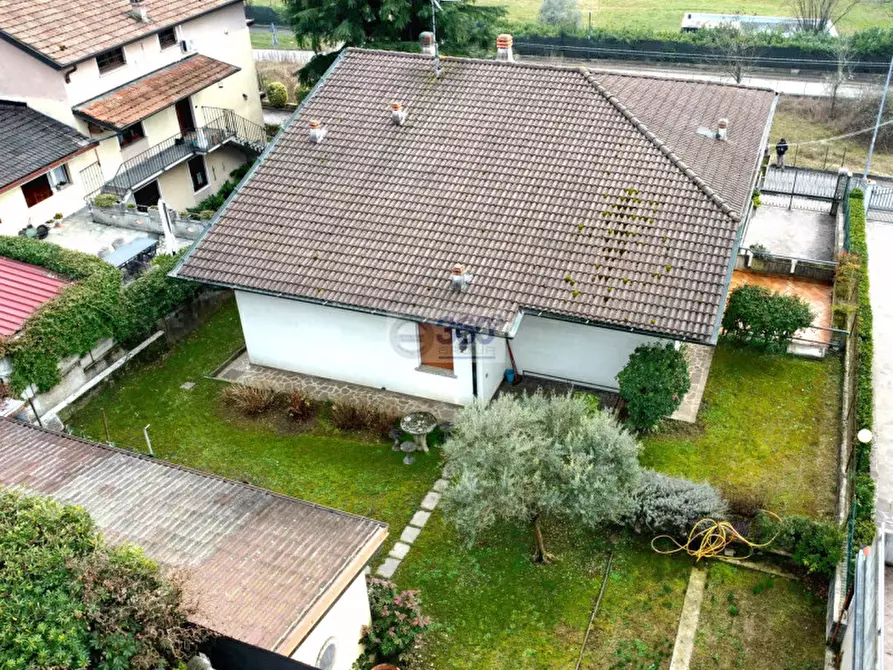 Immagine 35 di Villa in vendita  in Via Silvio Pellico a Passirano