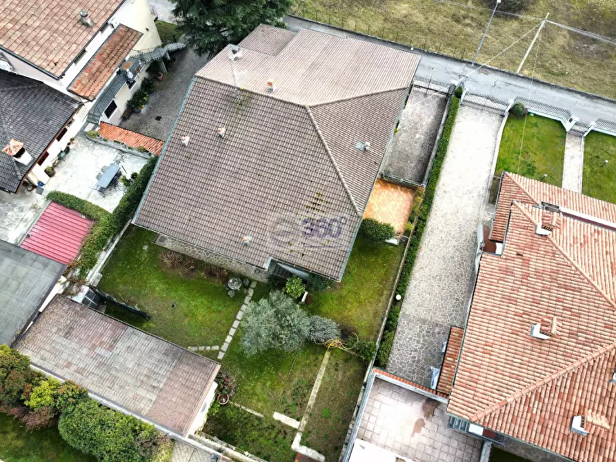 Immagine 37 di Villa in vendita  in Via Silvio Pellico a Passirano