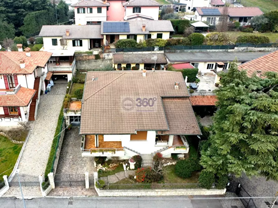 Immagine 38 di Villa in vendita  in Via Silvio Pellico a Passirano