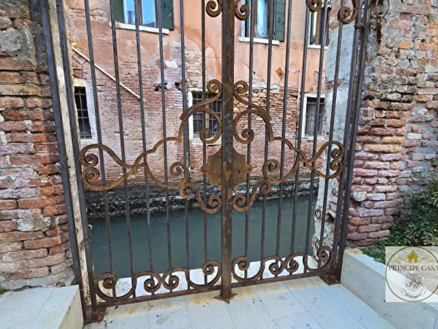 Immagine 32 di Appartamento in vendita  in san polo a Venezia