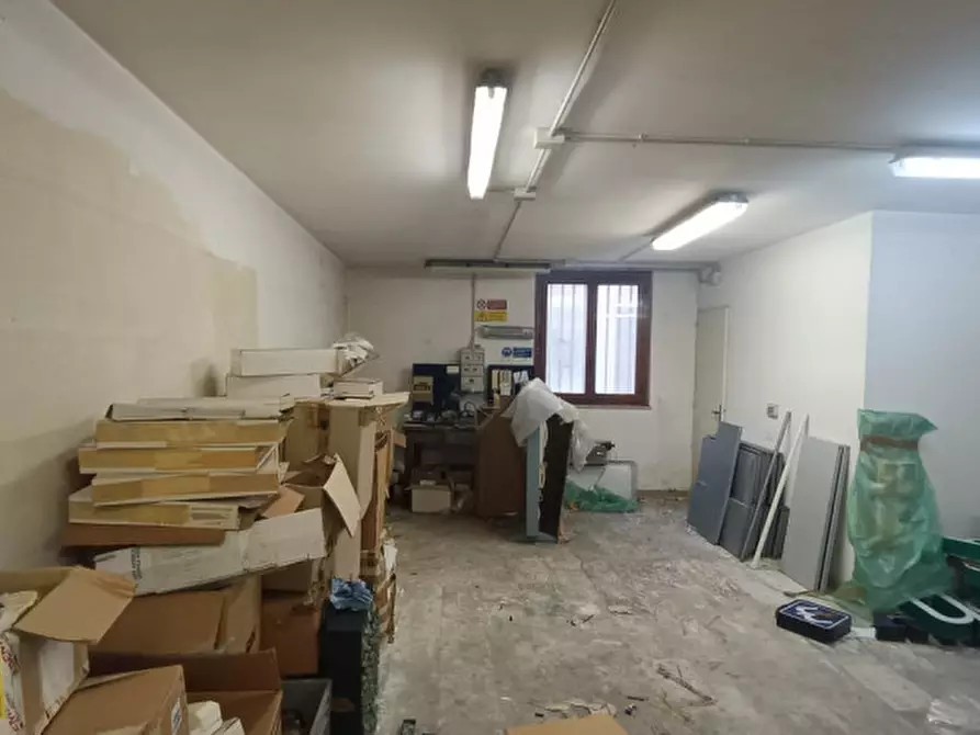 Immagine 4 di Magazzino in vendita  in Via Ruggero Torelli a Perugia