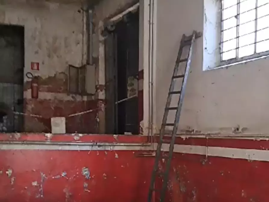 Immagine 1 di Negozio in affitto  in PIAZZA DELLE CURE a Firenze