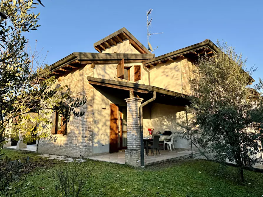 Immagine 1 di Villa in vendita  in VIA I MAGGIO N. 11 a Sissa Trecasali