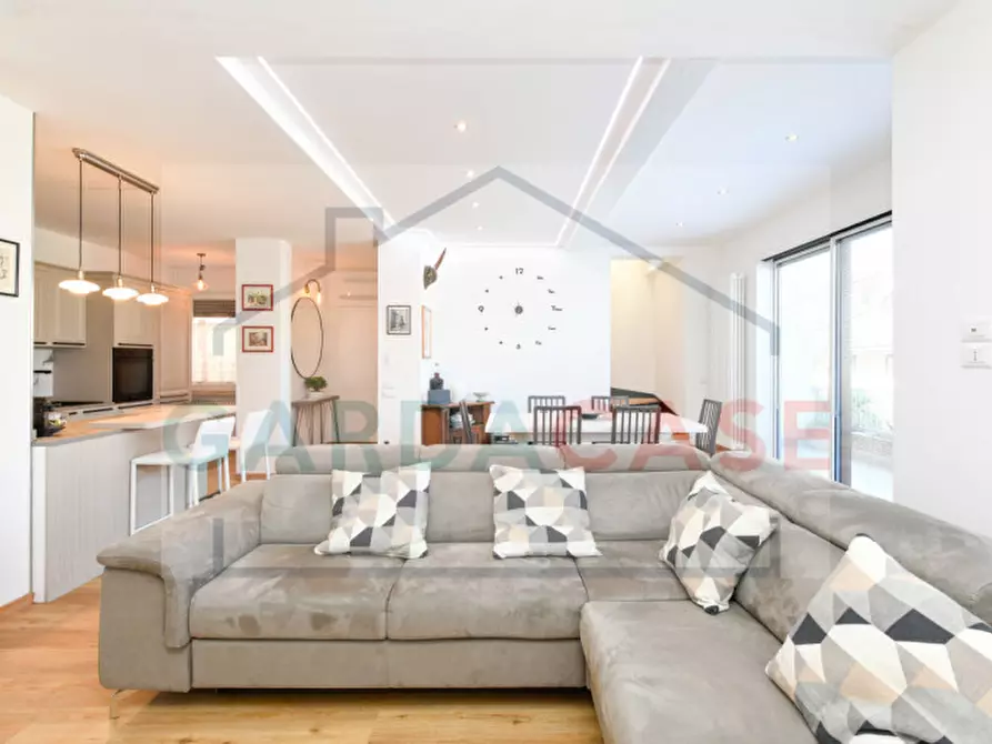 Immagine 10 di Appartamento in vendita  a Desenzano Del Garda