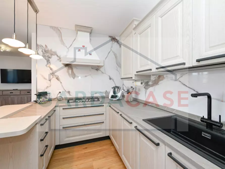 Immagine 17 di Appartamento in vendita  a Desenzano Del Garda