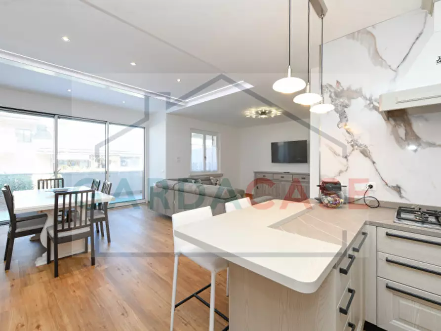 Immagine 18 di Appartamento in vendita  a Desenzano Del Garda