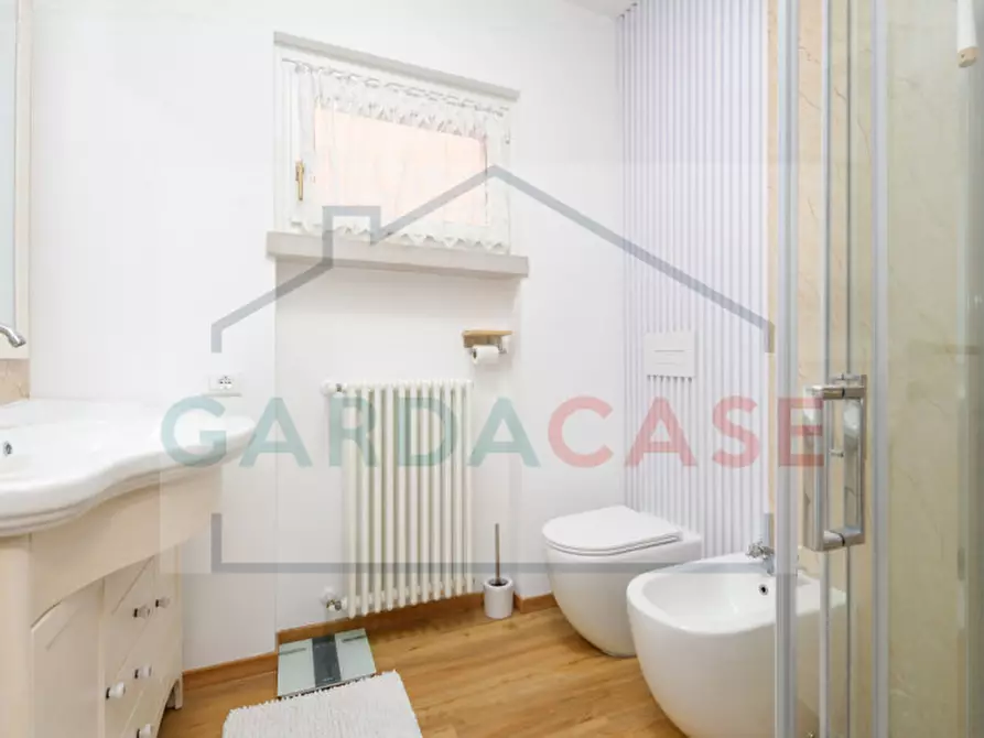 Immagine 21 di Appartamento in vendita  a Desenzano Del Garda