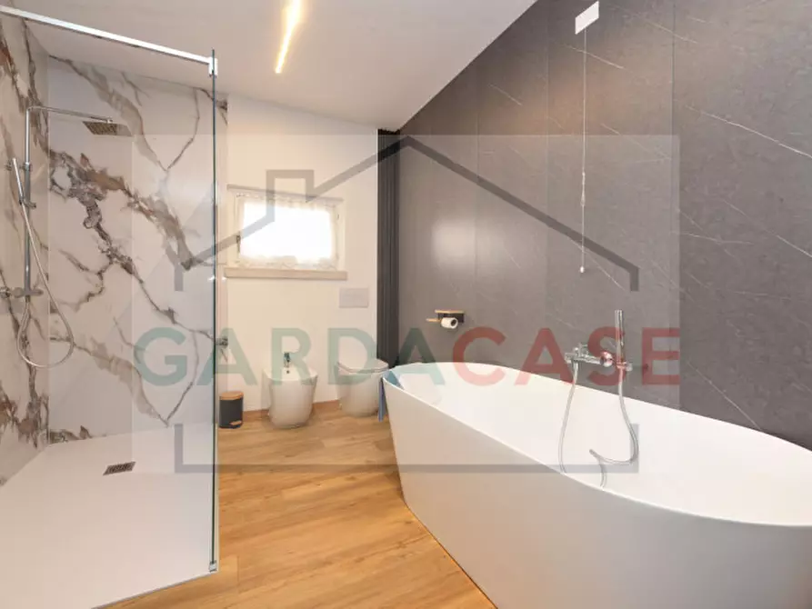 Immagine 27 di Appartamento in vendita  a Desenzano Del Garda