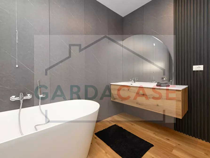 Immagine 30 di Appartamento in vendita  a Desenzano Del Garda