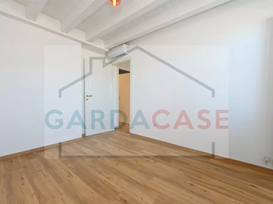 Immagine 36 di Appartamento in vendita  a Desenzano Del Garda