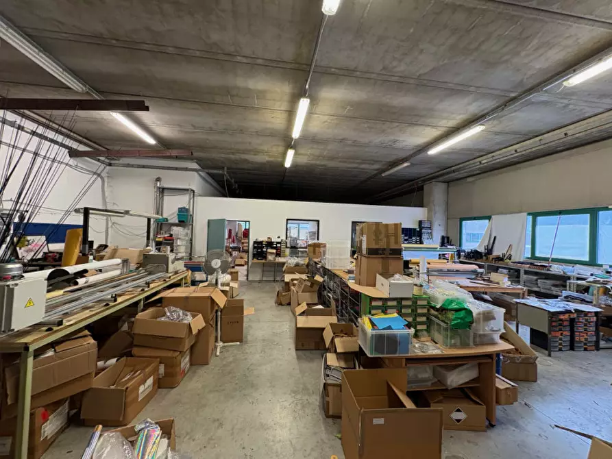 Immagine 2 di Capannone industriale in vendita  a Trento