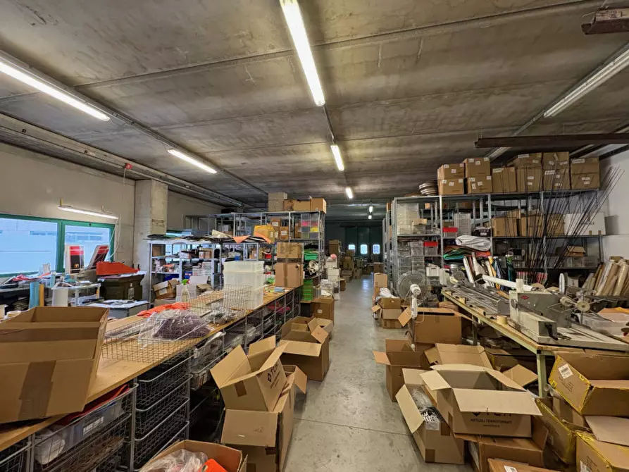 Immagine 3 di Capannone industriale in vendita  a Trento