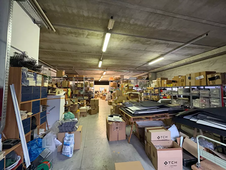 Immagine 4 di Capannone industriale in vendita  a Trento