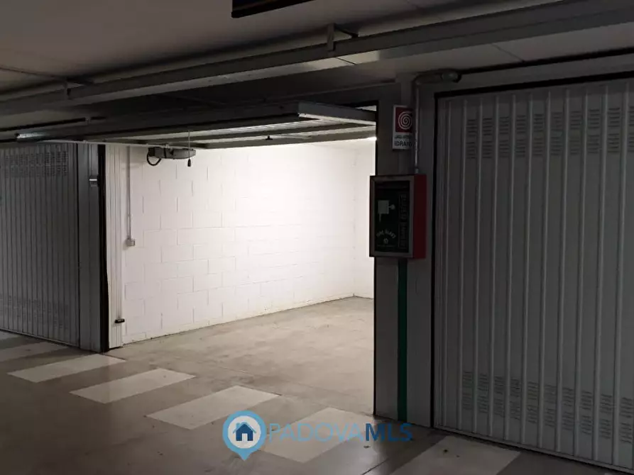 Immagine 4 di Garage in vendita  in Via Trieste a Padova