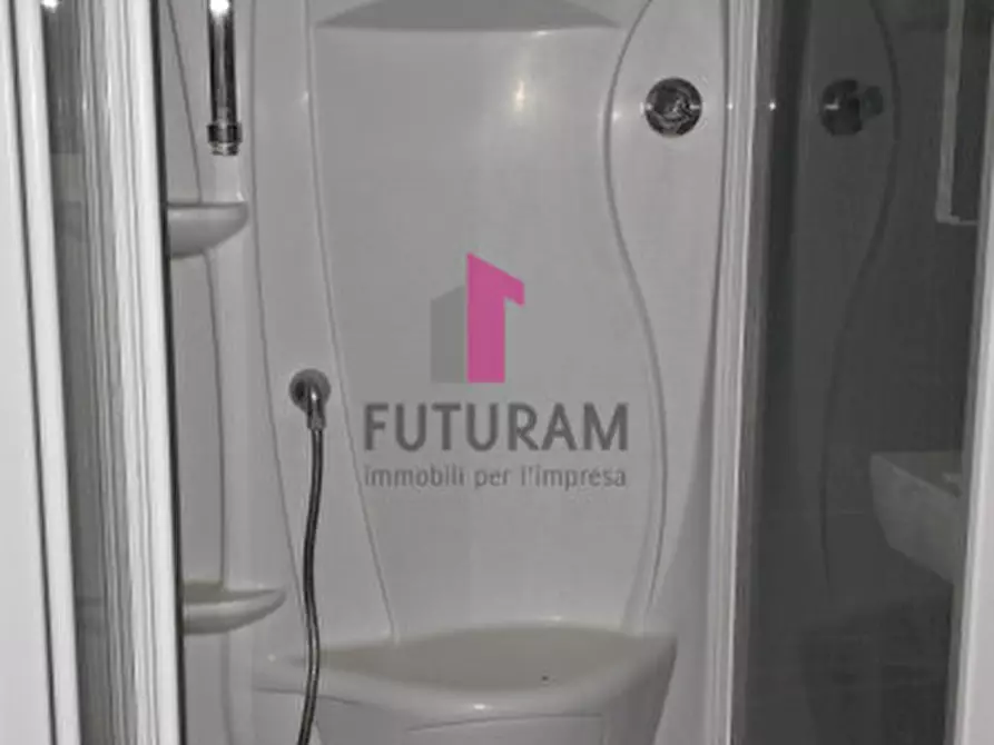 Immagine 5 di Magazzino in affitto  in Via Pasquale Paoli a Padova