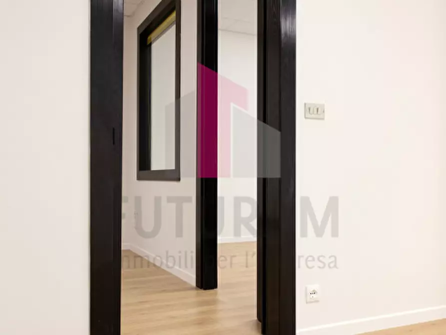 Immagine 10 di Ufficio in affitto  in via Scrovegni a Padova