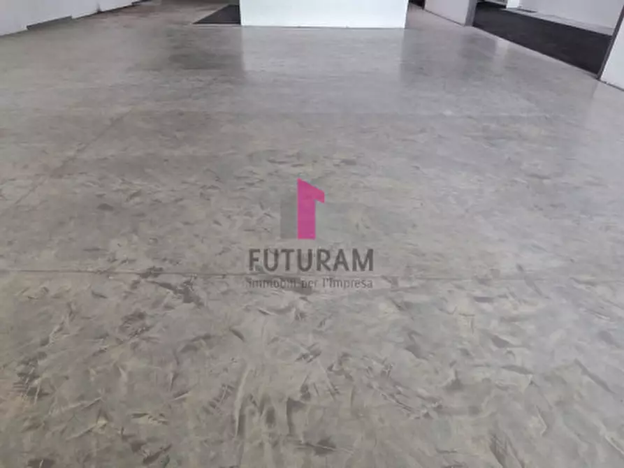 Immagine 1 di Negozio in affitto  a Vicenza