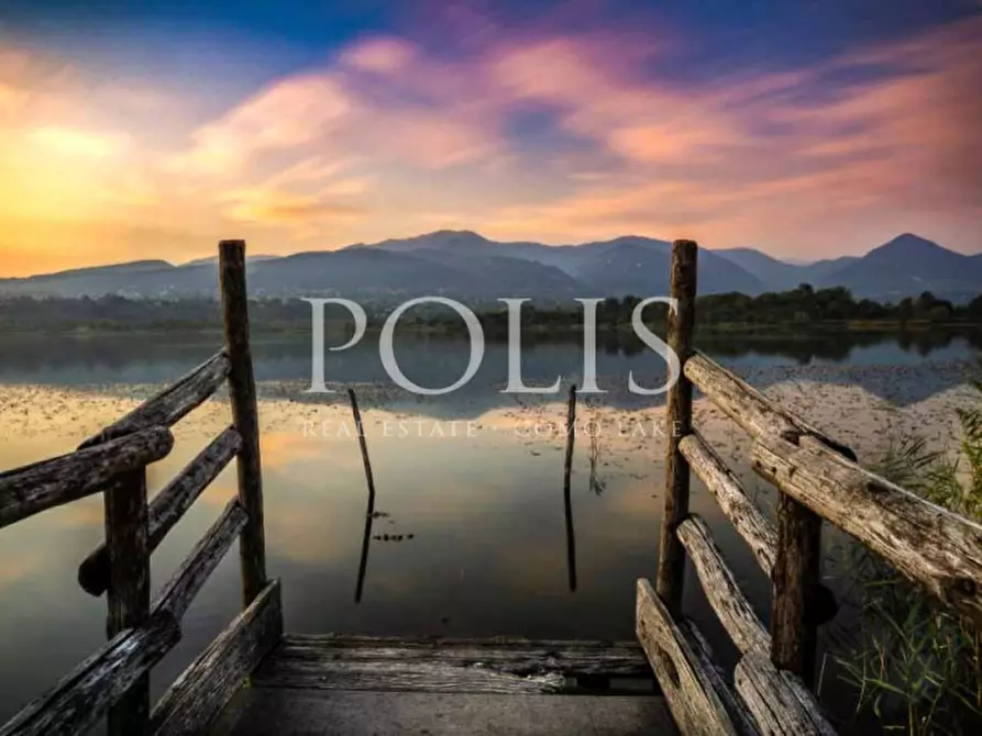 Immagine 1 di Attività commerciale in vendita  a Erba