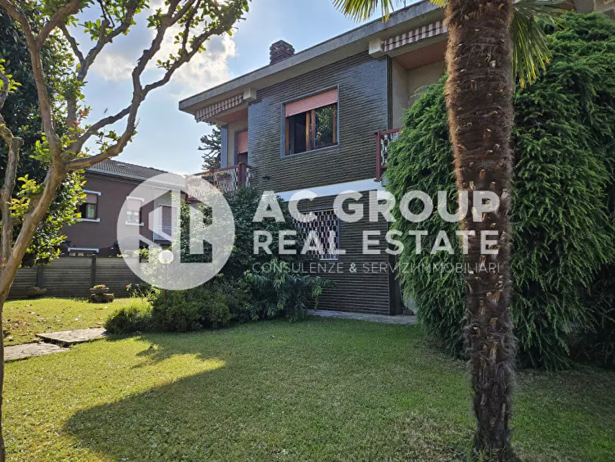 Immagine 34 di Villa in vendita  in Via Giotto a Rescaldina