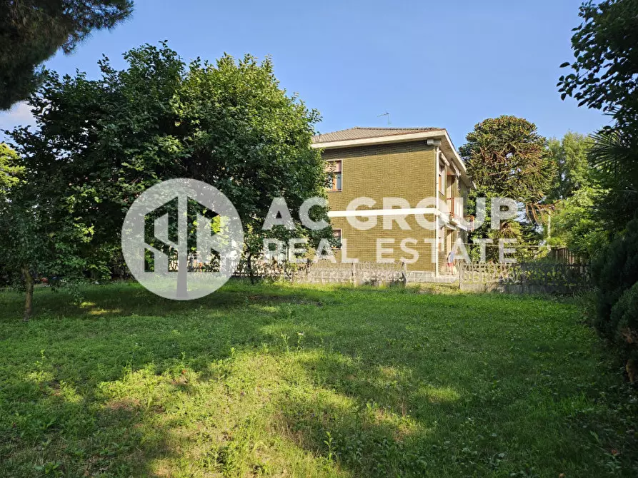 Immagine 36 di Villa in vendita  in Via Giotto a Rescaldina