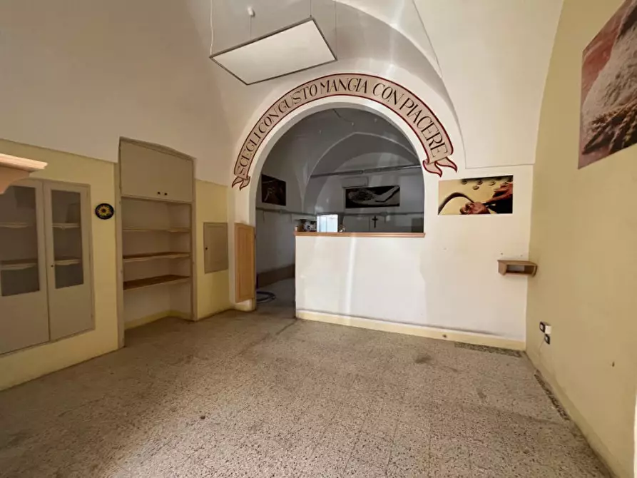 Immagine 1 di Negozio in vendita  in Via Vittorio Emanuele III a Parabita