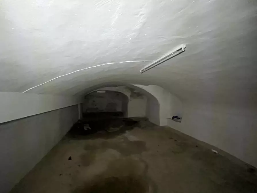 Immagine 3 di Negozio in vendita  in Via Vittorio Emanuele III a Parabita