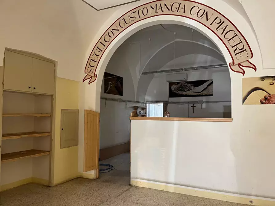 Immagine 5 di Negozio in vendita  in Via Vittorio Emanuele III a Parabita