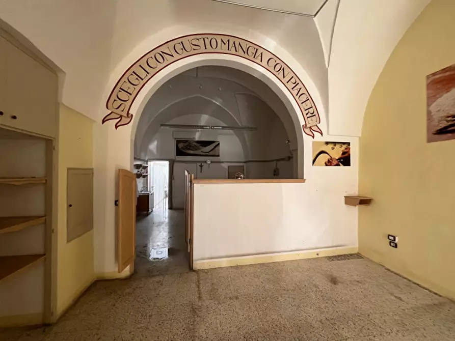 Immagine 11 di Negozio in vendita  in Via Vittorio Emanuele III a Parabita