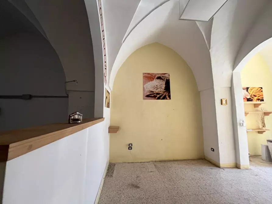 Immagine 12 di Negozio in vendita  in Via Vittorio Emanuele III a Parabita