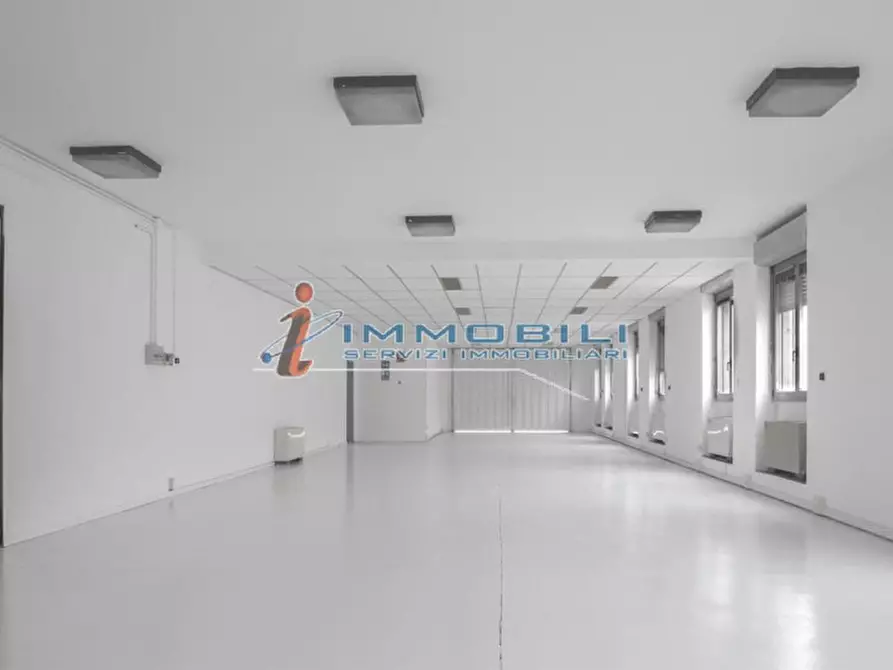 Immagine 2 di Magazzino in affitto  in VIA BOLSENA a San Giuliano Milanese