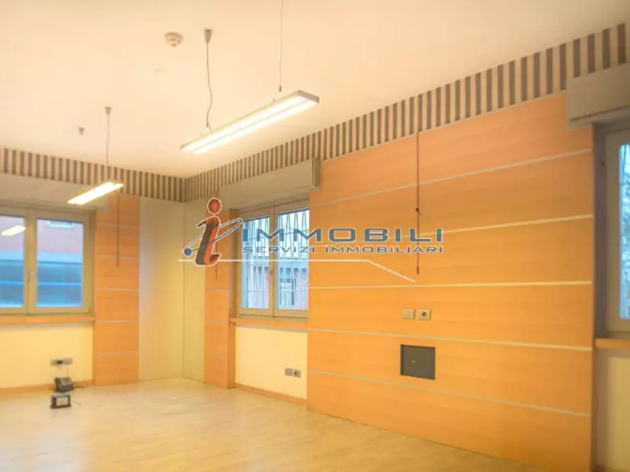 Immagine 2 di Attività commerciale in affitto  in VIA ROMAGNA a San Giuliano Milanese